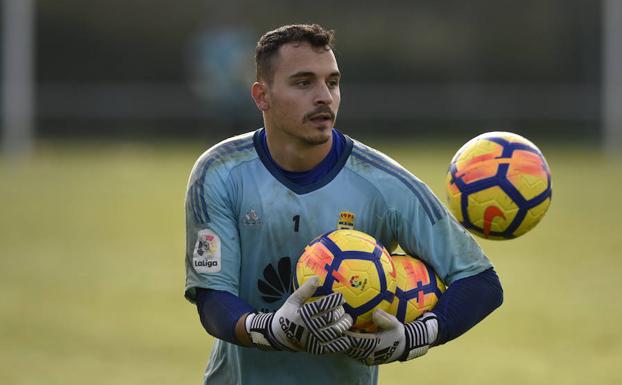 Alfonso Herrero, durante un entrenamiento del Real Oviedo. /ELOY ALONSO.