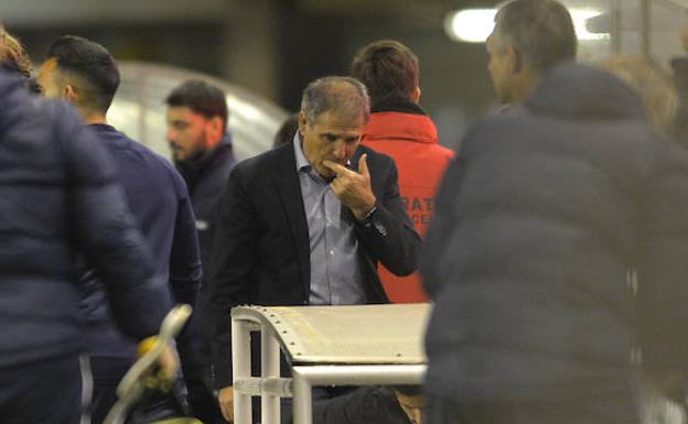 Paco Herrera al final del partido./SERGI ROS