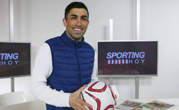 El jugador del Sporting Michael Santos, en el plató de 'Sporting hoy'. El jugador del Sporting Michael Santos, en el plató de 'Sporting hoy'.