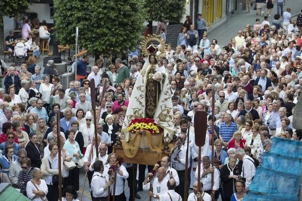 Procesión organizada por la parroquia de San José en el barrio del Carmen.