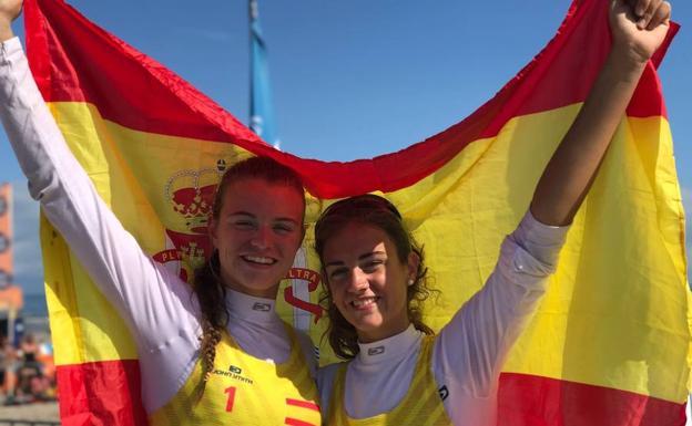 De izquierda a derecha, Daniela Álvarez y Teresa Más.