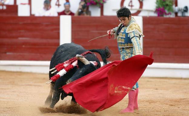 Cayetano Rivera, en un momento de la corrida.