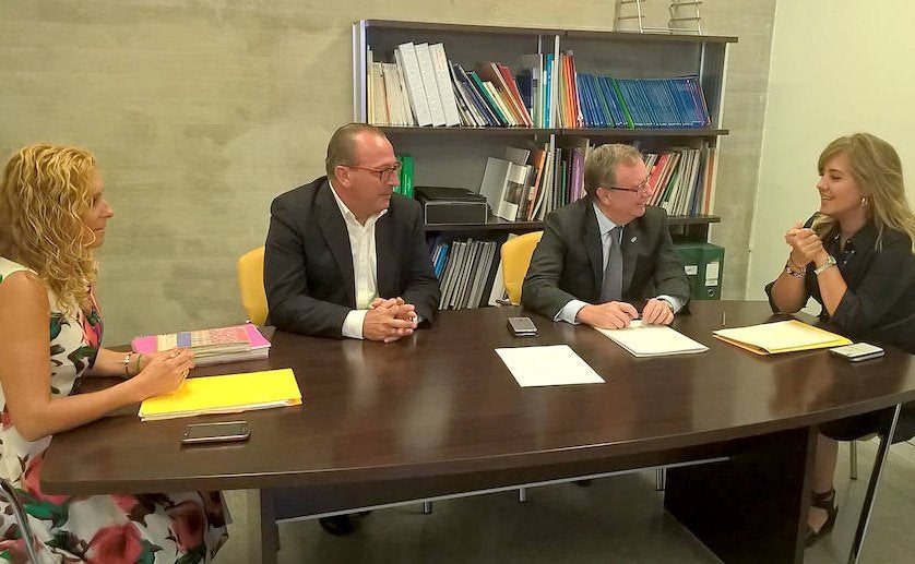 Reunión del consejero de Sanidad con responsables del área VII.