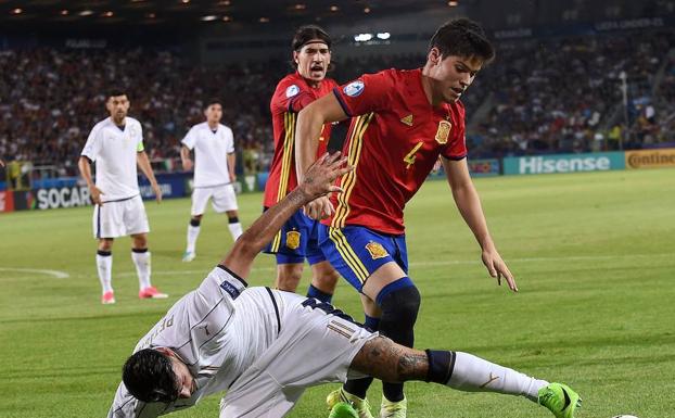 Jorge Meré, durante un encuentro contra Italia con la selección sub 21.