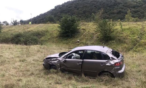 Estado en el que quedó el vehículo tras salirse de la calzada.