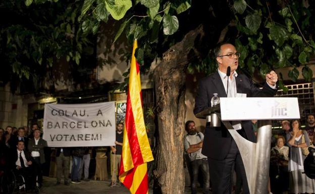 El conseller de Presidéncia de la Generalitat de Cataluña Jordi Turull participa en un acto del partido, previo a la Diada, en el Fossar de les Moreres, en Barcelona.