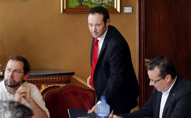 Guillermo Martínez en la reunión de la Junta de Portavoces de este lunes.