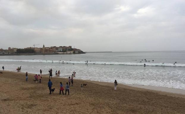 La playa de San Lorenzo, esta mañana./E. C.