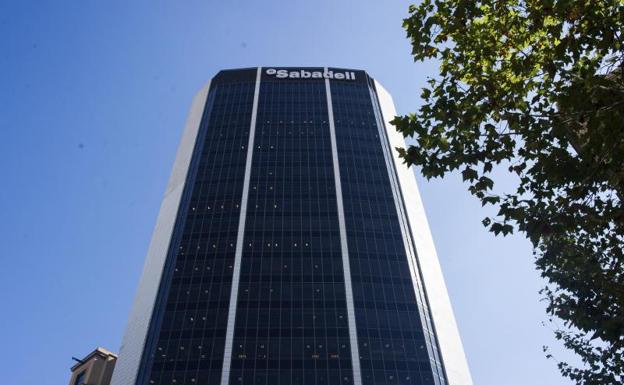 Sede del Banco Sabadell en Barcelona./Enric Fontcuberta (Efe)
