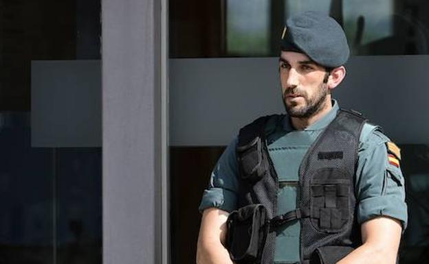 Un agente de la Guardia Civil. /Afp