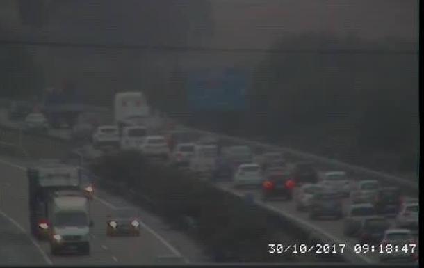 Una colisión múltiple provoca retenciones en la autopista 'Y' dirección Oviedo
