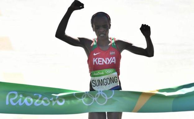 Jemima Sumgong, al cruzar la meta en los Juegos Olímpicos de Ríol. /ABC