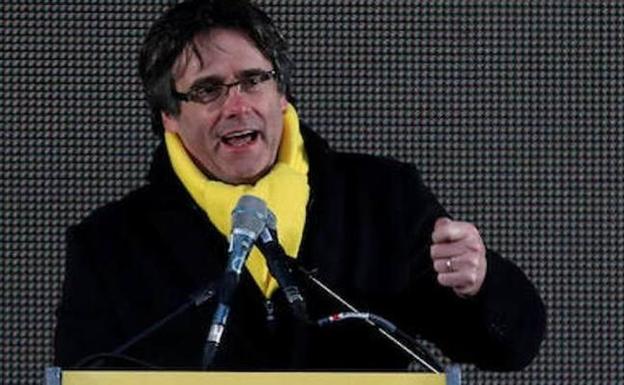 Puigdemont llama a votar «con mentalidad de Estado» para ganar la república