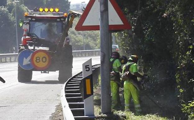 El Principado licita el desbroce de carreteras por 1,5 millones
