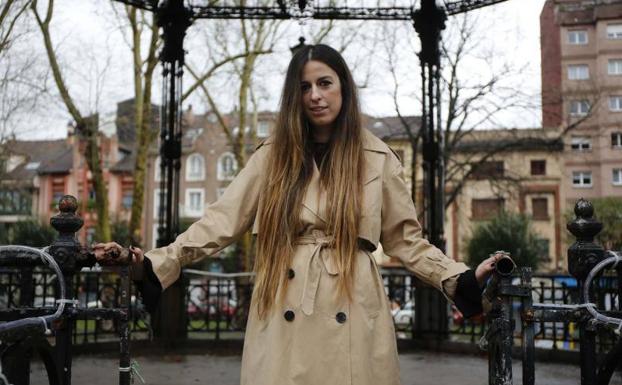 Marisa Valle Roso, en el parque de La Felguera. /JUAN CARLOS ROMÁN