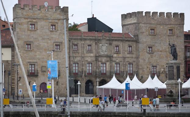 Palacio de Revillagigedo, en Gijón. /JORGE PETEIRO