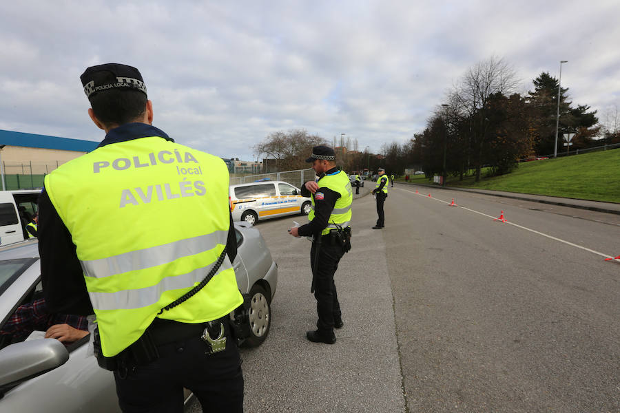 Agentes de la Policía Local en un control./Marieta