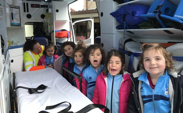 El colegio José García Fernández de Luarca enseña primeros auxilios a sus alumnos