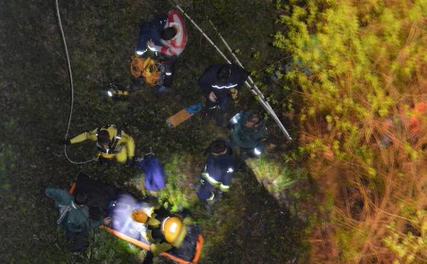 Hallan un cadáver en el río en Puente del Infierno, zona en la que buscaban al desaparecido de Cangas Hallan un cadáver en el río en Puente del Infierno, zona en la que buscaban al desaparecido de Cangas