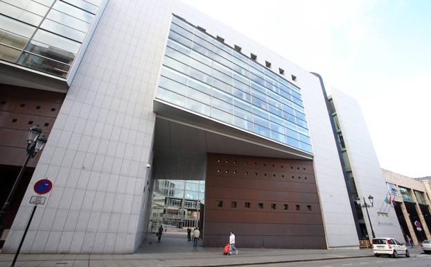 El acusado de tres agresiones sexuales en Oviedo reconoce que «se aprovechó» de una de sus víctimas porque «iba bebida»