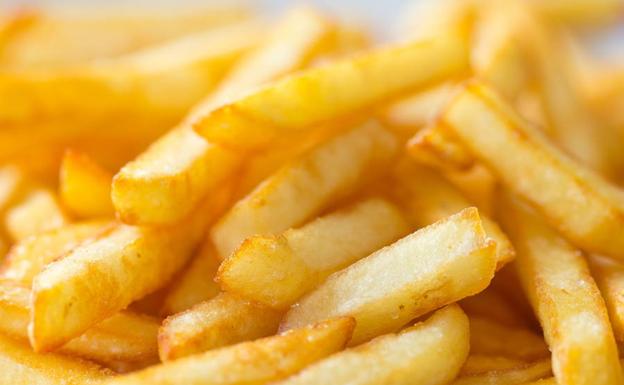 La UE aprueba un reglamento para reducir la acrilamida, el cancerígeno de las patatas fritas La UE aprueba un reglamento para reducir la acrilamida, el cancerígeno de las patatas fritas