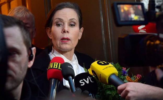 Sara Danius atiende a los medios de comunicación. /Jonas EKSTROMER (AFP)