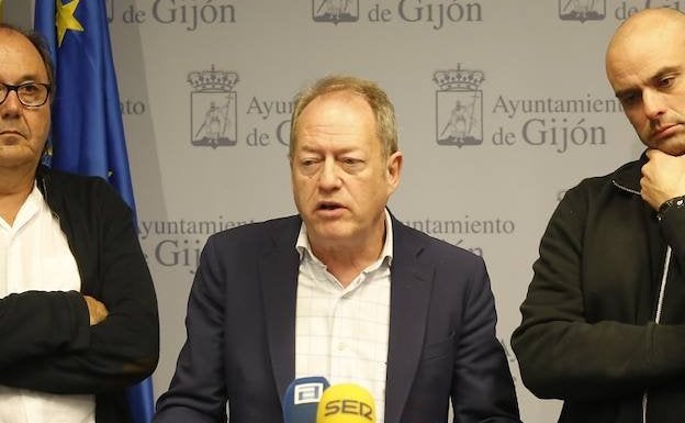 PSOE, XSP e IU exigen al Sporting que expulse a los ultras violentos del estadio