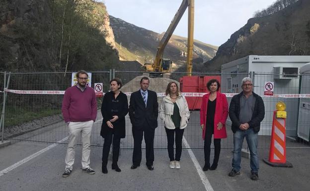 Moriyón traslada su apoyo a Caso por la incomunicación causada por el argayo