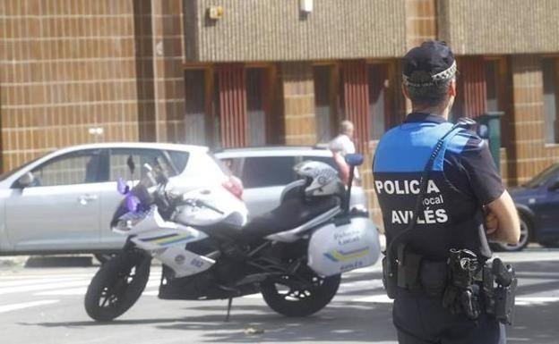 Agente de Policía Local de Avilés./PATRICIA BREGÓN