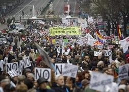 Manifestación de batas blancas por Madrid. / Efe | Vídeo: Ep/