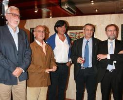 De izquierda a derecha, Juan Manuel Wes, Francisco Álvarez Buylla, Carlos López Otín, Santiago García Granda y José María Ordovás antes de la espicha matinal. / TANIA/