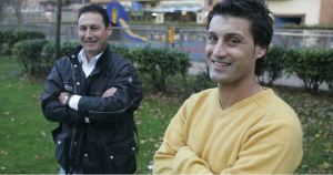 DE NUEVO JUNTOS. Amador y Mario de la Roca, segundo entrenador y jugador del Candás, en Gijón, donde residen. / P. CITOULA/