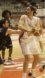 DEBUT. Balmón, 18 puntos y 9 rebotes. / JOAQUÍN PAÑEDA/