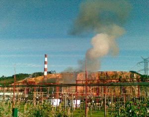INCENDIO. Imagen tomada por los vecinos instantes después de la explosión en la subestación eléctrica. / E. C./