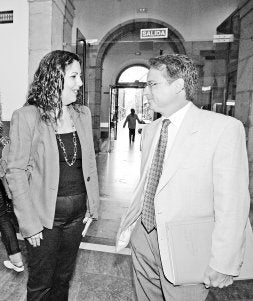 Marina Pineda González y Joaquín García Murcia, antes de la conferencia./ P. UCHA/