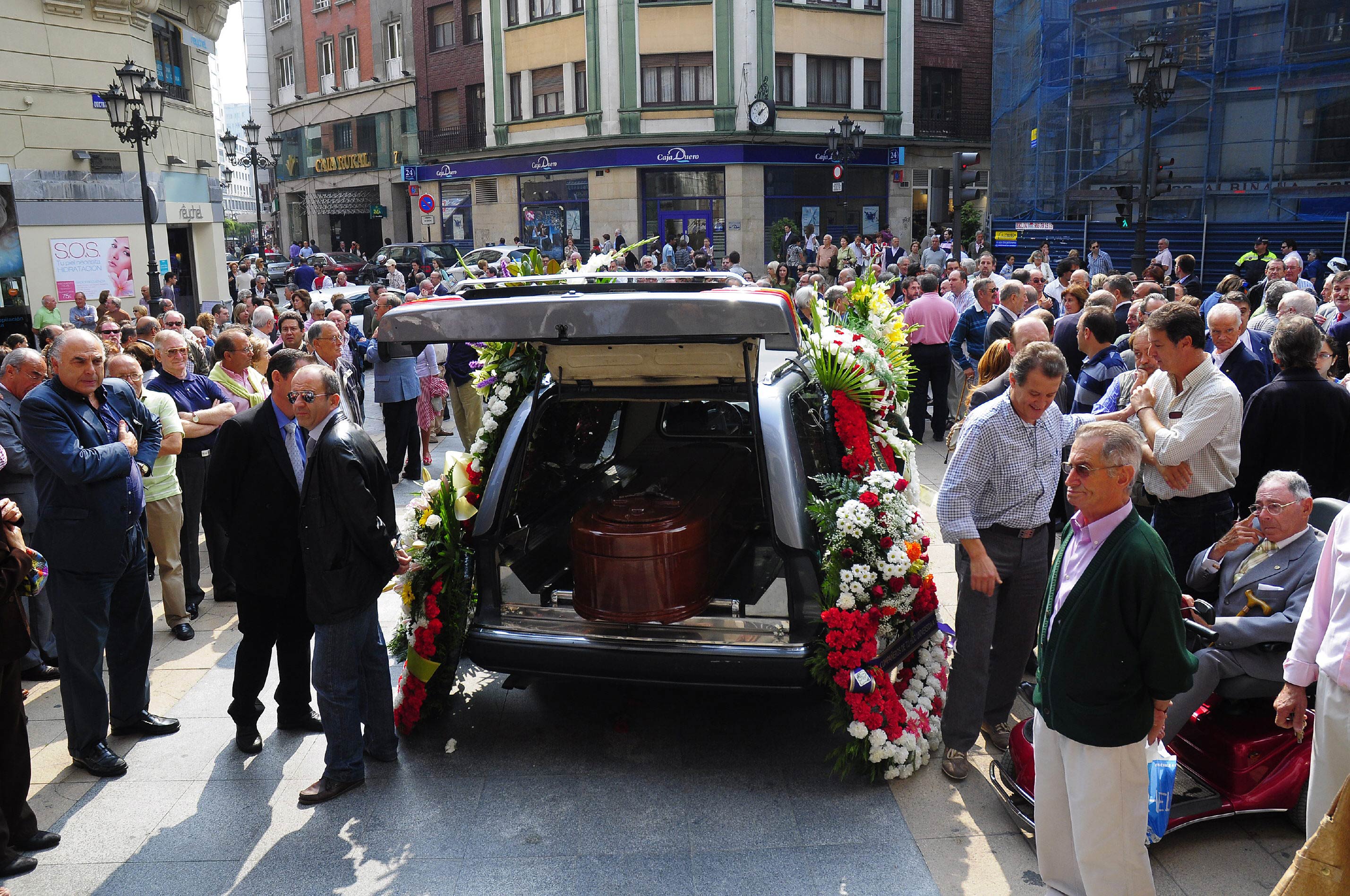 Despedida al periodista Emilio Tamargo en Oviedo