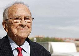 Santiago Carrillo, Hijo Predilecto de Gijón y Rodrigo Rato, Hijo Adoptivo