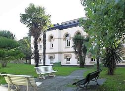 Imagen del Hospital Avilés, antiguo Hospital de Caridad, en donde se centran hasta ahora las denuncias por casos de niños robados. :: S. L./