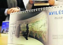 El calendario municipal de 2013, con Varela y Álvarez al fondo. :: S. L./