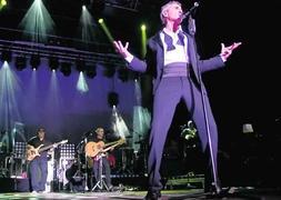 Sergio Dalma durante su concierto en las fiestas de san Mateo. :: MARIO ROJAS/