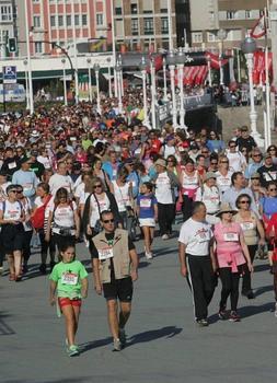 Gijón se vuelca con la marcha solidaria