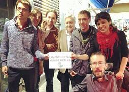 Los eurodiputados electos de Podemos, contra el cierre de La Madreña