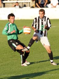 CESIÓN. Samuel, a la izquierda, en un partido con el Racing B, tras recuperarse de su lesión. / D. M./