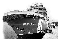 GIGANTE. El 'Don Inda', uno de los dos remolcadores más grandes de Europa, amarrado en el puerto de Bilbao. / BERNARDO CORRAL/