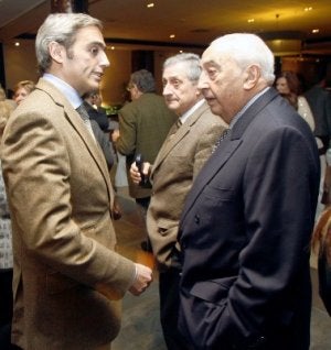 Jacobo y José Cosmen, ayer, en el homenaje. ::
M. ROJAS/