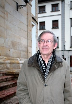 Salvador Tarragó, a las puertas del Ayuntamiento cangués. ::
N. A./
