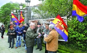 La concentración se celebró ayer junto a la Quinta de Pedregal. ::
MARIETA/