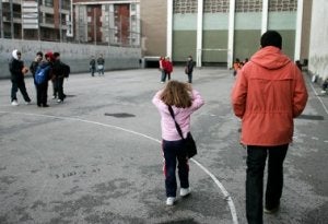Gijón. Escasos alumnos, en el patio del Corazón de María. :: L. SEVILLA/