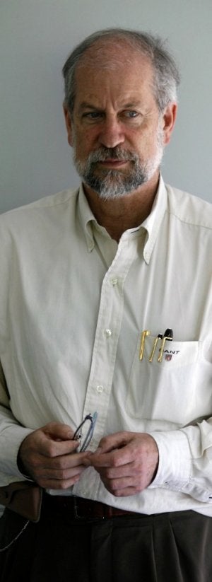Alfonso Toribio, ayer, en el Colegio de Arquitectos. :: MARIO ROJAS/