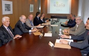 Consejeros de la ZALIA, durante la reunión celebrada ayer. ::
LUIS SEVILLA/